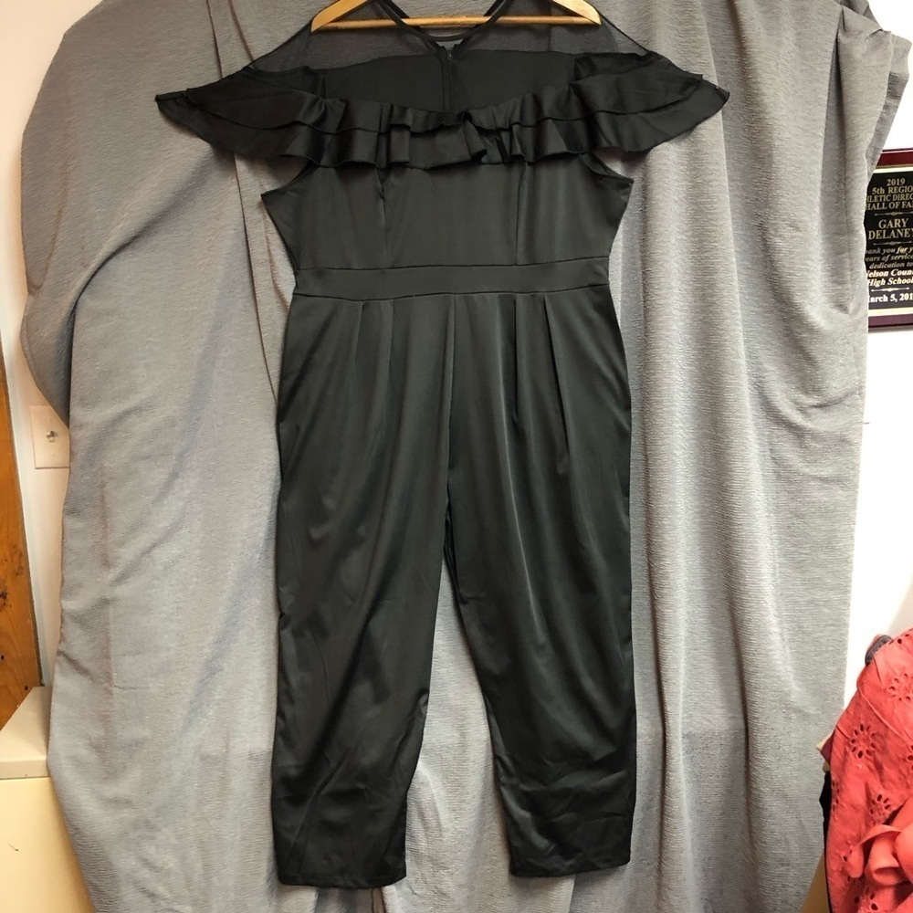 No brand XXL black jumpsuit, pant sheer neck and shoulder mesh with two ruffles